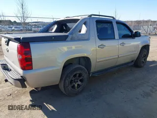 2007 Chevrolet Avalanche 3LT z VIN 3GNFK12397G125450, wystawiony jako IAAI lot #41576637 z przebiegiem 170 924 mil mil oraz . Historia ofert i sprzedaży dostępna na DreamBid. Obrazek 4.