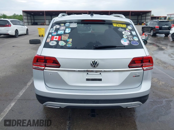 2018 Volkswagen Atlas SE with VIN 1V2KR2CA5JC570959, listed as a IAAI auction lot 42202947 with 122,134 mi miles and . Bid and sale history available at DreamBid. Image 17.