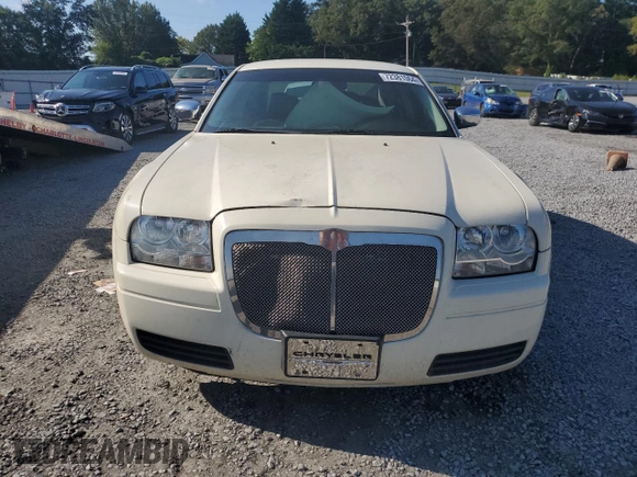 2008 Chrysler 300 LX with VIN 2C3KA43R08H188778, listed as a Copart auction lot 72381064 with 234,404 mi miles and Salvage Title. Bid and sale history available at carsss.com. Image 5.
