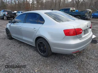 2011 Volkswagen Jetta SEL z VIN 3VWLZ7AJ0BM343973, wystawiony jako IAAI lot #40959406 z przebiegiem 84 187 mil mil oraz . Historia ofert i sprzedaży dostępna na DreamBid. Obrazek 3.