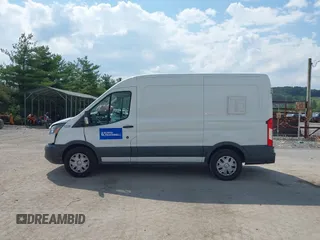 2018 Ford Transit z VIN 1FTYE1CM1JKA97062, wystawiony jako IAAI lot #42728269 z przebiegiem 103 586 mil mil oraz . Historia ofert i sprzedaży dostępna na DreamBid. Obrazek 14.