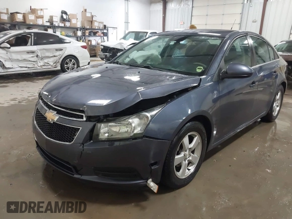 2014 Chevrolet Cruze 1LT z VIN 1G1PC5SB4E7175022, wystawiony jako IAAI lot #41563090 z przebiegiem 109 754 mil mil oraz . Historia ofert i sprzedaży dostępna na DreamBid. Obrazek 17.