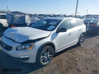 2016 Volvo V60 Cross Country T5 with VIN YV4612HK7G1008879, listed as a IAAI auction lot 41827758 with 144,925 mi miles. Bid and sale history available at carsss.com. Image 17.
