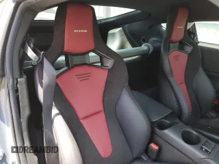 2024 Nissan Z Nismo с VIN JN1BZ4CH8RM363453, выставлен на аукционе Copart как лот 54131365 с пробегом 123 миль миль и Списание • Salvage title. История ставок и продаж доступна на DreamBid. Изображение 10.