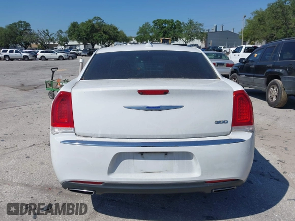 2018 Chrysler 300 Touring z VIN 2C3CCAAG9JH262459, wystawiony jako IAAI lot #42063815 z przebiegiem 135 472 mil mil oraz . Historia ofert i sprzedaży dostępna na DreamBid. Obrazek 16.