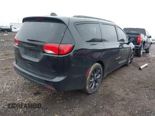 2018 Chrysler Pacifica Limited z VIN 2C4RC1GG6JR351865, wystawiony jako IAAI lot #42011065 z przebiegiem 120 407 mil mil oraz . Historia ofert i sprzedaży dostępna na DreamBid. Obrazek 4.