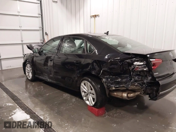 2019 Volkswagen Passat Wolfsburg Edition z VIN 1VWLA7A36KC004077, wystawiony jako IAAI lot #42164379 z przebiegiem 50 498 mil mil oraz . Historia ofert i sprzedaży dostępna na DreamBid. Obrazek 6.