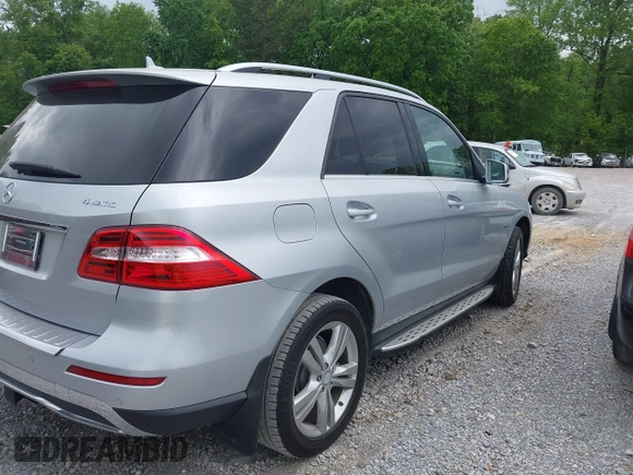 2012 Mercedes-Benz M with VIN 4JGDA5HB3CA018357, listed as a IAAI auction lot 42061006 with 130,116 mi miles. Bid and sale history available at carsss.com. Image 4.