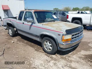 1995 Dodge Dakota z VIN 1B7GL23X4SS149528, wystawiony jako IAAI lot #42049475 z przebiegiem 168 078 mil mil oraz . Historia ofert i sprzedaży dostępna na DreamBid. Obrazek 1.
