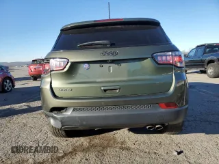 2021 Jeep Compass 80th Anniversary z VIN 3C4NJDEB6MT554656, wystawiony jako Copart lot #79352014 z przebiegiem 84 561 mil mil oraz Szkoda całkowita • Salvage title. Historia ofert i sprzedaży dostępna na DreamBid. Obrazek 6.