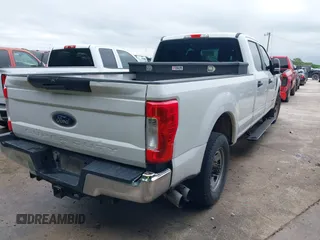2017 Ford F-350 XL z VIN 1FT7W3AT4HED72446, wystawiony jako IAAI lot #42208485 z przebiegiem 186 778 mil mil oraz . Historia ofert i sprzedaży dostępna na DreamBid. Obrazek 4.
