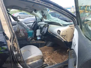 2020 Toyota Prius L Eco z VIN JTDKARFU6L3119565, wystawiony jako IAAI lot #41990990 z przebiegiem Nie podano mil oraz . Historia ofert i sprzedaży dostępna na DreamBid. Obrazek 5.