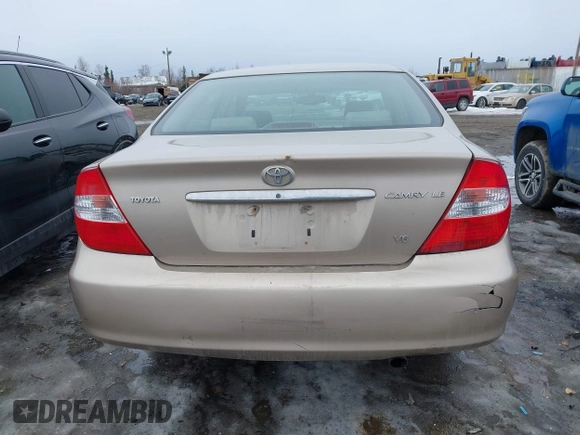 2002 Toyota Camry XLE z VIN 4T1BF32K42U533788, wystawiony jako IAAI lot #42024918 z przebiegiem 120 168 mil mil oraz . Historia ofert i sprzedaży dostępna na DreamBid. Obrazek 16.
