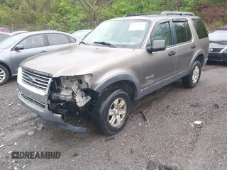 2006 Ford Explorer XLT z VIN 1FMEU63E36UA14864, wystawiony jako IAAI lot #41878026 z przebiegiem 221 134 mil mil oraz . Historia ofert i sprzedaży dostępna na DreamBid. Obrazek 2.