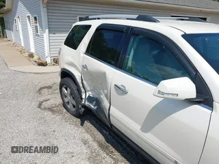 2010 GMC Acadia SLT1 z VIN 1GKLVMED9AJ175364, wystawiony jako IAAI lot #42266413 z przebiegiem 141 720 mil mil oraz . Historia ofert i sprzedaży dostępna na DreamBid. Obrazek 17.