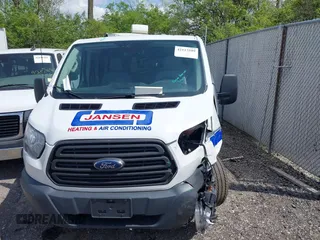 2017 Ford Transit z VIN 1FTYR1ZM1HKB13413, wystawiony jako IAAI lot #42117599 z przebiegiem 114 620 mil mil oraz . Historia ofert i sprzedaży dostępna na DreamBid. Obrazek 12.