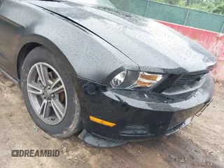 2011 Ford Mustang V6 z VIN 1ZVBP8EM7B5139351, wystawiony jako IAAI lot #42471805 z przebiegiem 80 513 mil mil oraz . Historia ofert i sprzedaży dostępna na DreamBid. Obrazek 18.