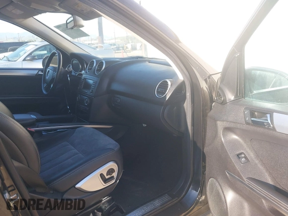 2006 Mercedes-Benz M 500 z VIN 4JGBB75EX6A003230, wystawiony jako IAAI lot #41847416 z przebiegiem 107 682 mil mil oraz . Historia ofert i sprzedaży dostępna na DreamBid. Obrazek 5.
