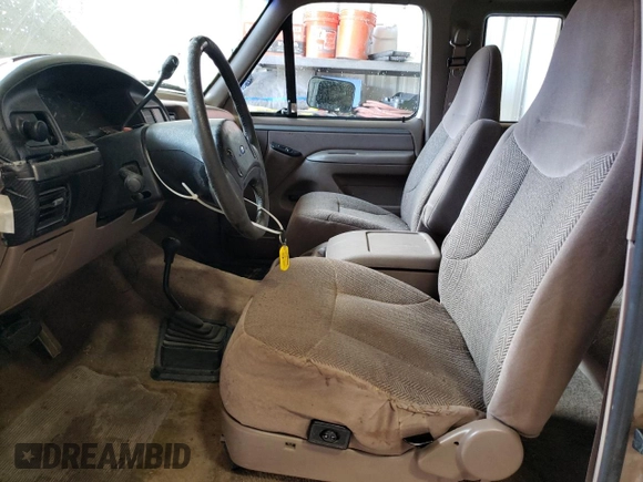 1992 Ford F-250 with VIN 1FTHX26MXNKA05058, listed as a Copart auction lot 46181044 with 200,145 mi miles and Salvage title. Bid and sale history available at DreamBid. Image 7.