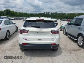 2018 Jeep Compass Latitude with VIN 3C4NJCBB3JT125517, listed as a IAAI auction lot 42132890 with 155,746 mi miles. Bid and sale history available at carsss.com. Image 16.