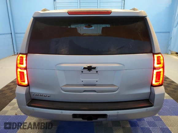 2019 Chevrolet Tahoe LS z VIN 1GNSKAKC5KR124318, wystawiony jako Copart lot #56994495 z przebiegiem 232 268 mil mil oraz Czysty tytuł • Clean title. Historia ofert i sprzedaży dostępna na DreamBid. Obrazek 6.