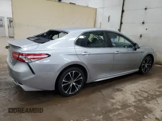 2020 Toyota Camry SE with VIN 4T1G11AK9LU322615, listed as a Copart auction lot 84013074 with 109,225 mi miles and Clean Title. Bid and sale history available at carsss.com. Image 3.
