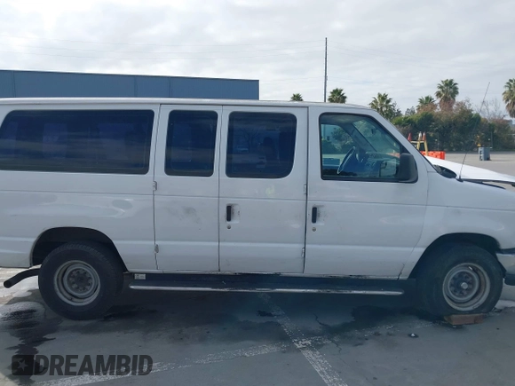 2013 Ford Econoline Passenger XL z VIN 1FBSS3BL4DDA83236, wystawiony jako IAAI lot #41477441 z przebiegiem 164 210 mil mil oraz . Historia ofert i sprzedaży dostępna na DreamBid. Obrazek 14.