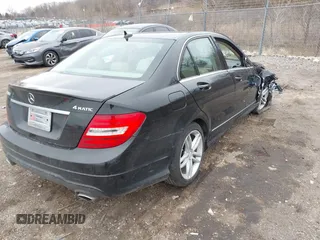 2013 Mercedes-Benz C 300 Sport с VIN WDDGF8AB9DR286014, выставлен на аукционе IAAI как лот 41878422 с пробегом 83 702 миль миль и . История ставок и продаж доступна на DreamBid. Изображение 4.
