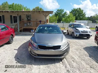 2013 Kia Optima EX z VIN 5XXGN4A73DG246046, wystawiony jako IAAI lot #42196691 z przebiegiem 82 840 mil mil oraz . Historia ofert i sprzedaży dostępna na DreamBid. Obrazek 12.