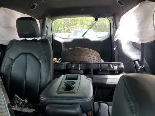 2022 Chrysler Pacifica Touring L with VIN 2C4RC1BG8NR152314, listed as a Copart auction lot 50923955 with 32,893 mi miles and Salvage Title. Bid and sale history available at DreamBid. Image 10.