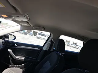2024 Volkswagen Jetta S z VIN 3VW5M7BUXRM054755, wystawiony jako IAAI lot #42808965 z przebiegiem 23 995 mil mil oraz . Historia ofert i sprzedaży dostępna na DreamBid. Obrazek 9.