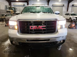 2009 GMC Sierra 2500HD SLT z VIN 1GTHK63K99F116837, wystawiony jako Copart lot #42639705 z przebiegiem 253 632 mil mil oraz Szkoda całkowita • Salvage title. Historia ofert i sprzedaży dostępna na DreamBid. Obrazek 5.