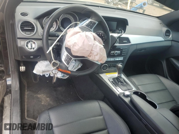 2013 Mercedes-Benz C 250 с VIN WDDGJ4HB7DF973202, выставлен на аукционе Copart как лот 63938445 с пробегом 47 883 миль миль и Списание • Salvage title. История ставок и продаж доступна на DreamBid. Изображение 8.