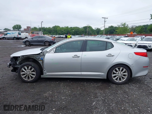 2015 Kia Optima EX z VIN 5XXGN4A76FG432554, wystawiony jako IAAI lot #42504966 z przebiegiem 58 221 mil mil oraz . Historia ofert i sprzedaży dostępna na DreamBid. Obrazek 12.