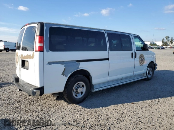 2008 Chevrolet Express Passenger with VIN 1GAHG39K581163150, listed as a Copart auction lot 83560444 with 103,807 mi miles and Salvage title. Bid and sale history available at DreamBid. Image 3.