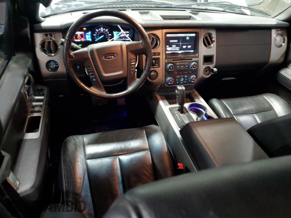 2015 Ford Expedition Max XLT z VIN 1FMJK1JT7FEF49523, wystawiony jako Copart lot #53135845 z przebiegiem 137 119 mil mil oraz Szkoda całkowita • Salvage title. Historia ofert i sprzedaży dostępna na DreamBid. Obrazek 8.