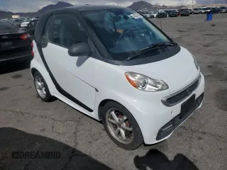 2015 Smart fortwo Passion z VIN WMEEJ3BA5FK812094, wystawiony jako Copart lot #48247405 z przebiegiem 79 913 mil mil oraz Szkody całkowita. Historia ofert i sprzedaży dostępna na DreamBid. Obrazek 4.