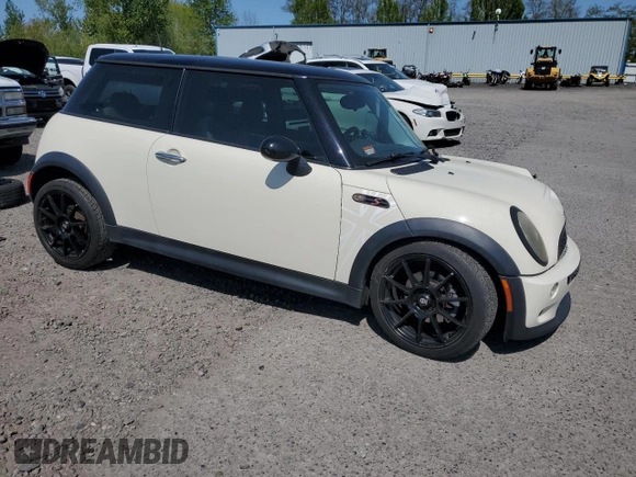 2006 MINI Hardtop S z VIN WMWRE33576TN27734, wystawiony jako Copart lot #54186405 z przebiegiem 149 045 mil mil oraz Szkoda całkowita • Salvage title. Historia ofert i sprzedaży dostępna na DreamBid. Obrazek 4.