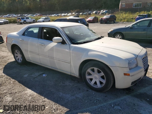 2005 Chrysler 300 with VIN 2C3JA53G55H584006, listed as a Copart auction lot 76698204 with 0 mi miles and Salvage Title. Bid and sale history available at carsss.com. Image 4.