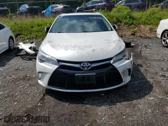 2017 Toyota Camry XLE z VIN 4T1BF1FK0HU388515, wystawiony jako Copart lot #59180025 z przebiegiem 107 443 mil mil oraz Czysty tytuł • Clean title. Historia ofert i sprzedaży dostępna na DreamBid. Obrazek 5.