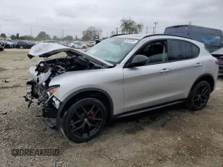 2019 Alfa Romeo Stelvio z VIN ZASPAJAN0K7C71850, wystawiony jako Copart lot #54234205 z przebiegiem Nie podano mil oraz Szkody całkowita. Historia ofert i sprzedaży dostępna na DreamBid. Obrazek 1.