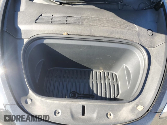 2021 Tesla Model Y Long Range z VIN 5YJYGDEE3MF092495, wystawiony jako Copart lot #50664225 z przebiegiem 72 947 mil mil oraz Szkoda całkowita • Salvage title. Historia ofert i sprzedaży dostępna na DreamBid. Obrazek 11.