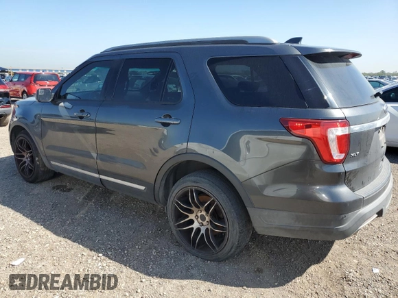 2018 Ford Explorer XLT z VIN 1FM5K7D83JGA54860, wystawiony jako Copart lot #50324645 z przebiegiem 167 304 mil mil oraz Czysty tytuł • Clean title. Historia ofert i sprzedaży dostępna na DreamBid. Obrazek 2.