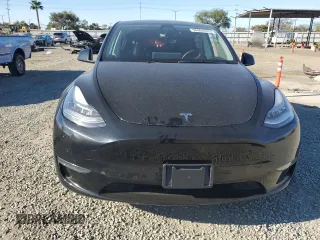 2021 Tesla Model Y Long Range z VIN 5YJYGDEE3MF092495, wystawiony jako Copart lot #50664225 z przebiegiem 72 947 mil mil oraz Szkoda całkowita • Salvage title. Historia ofert i sprzedaży dostępna na DreamBid. Obrazek 5.