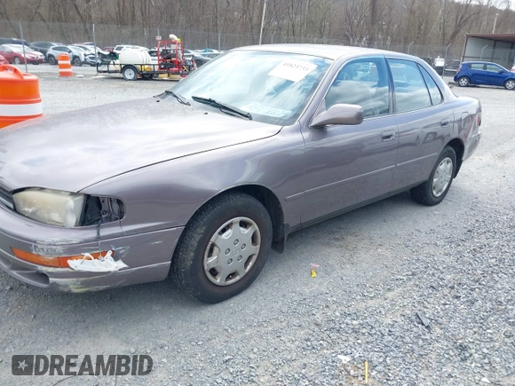 1994 Toyota Camry LE z VIN 4T1SK12E0RU463582, wystawiony jako IAAI lot #41823733 z przebiegiem 120 050 mil mil oraz . Historia ofert i sprzedaży dostępna na DreamBid. Obrazek 2.