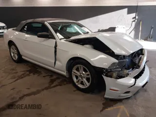2014 Ford Mustang V6 with VIN 1ZVBP8EM4E5267406, listed as a IAAI auction lot 41752563 with 84,823 mi miles. Bid and sale history available at carsss.com. Image 1.