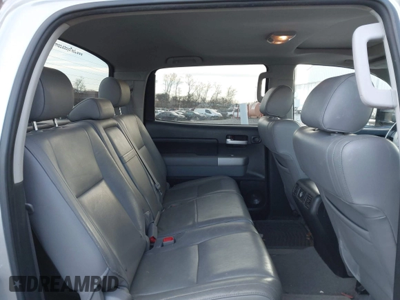 2007 Toyota Tundra Limited z VIN 5TBEV58137S469181, wystawiony jako IAAI lot #41386726 z przebiegiem 249 642 mil mil oraz . Historia ofert i sprzedaży dostępna na DreamBid. Obrazek 8.