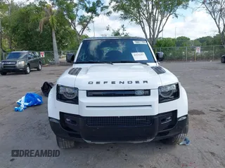 2022 Land Rover Defender X-Dynamic HSE z VIN SALE37RU8N2099697, wystawiony jako IAAI lot #42232267 z przebiegiem 35 863 mil mil oraz . Historia ofert i sprzedaży dostępna na DreamBid. Obrazek 12.