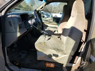 2000 Ford F-250 XL z VIN 1FTNF21L4YEA19819, wystawiony jako Copart lot #45388195 z przebiegiem 178 679 mil mil oraz Szkoda całkowita • Salvage title. Historia ofert i sprzedaży dostępna na DreamBid. Obrazek 7.