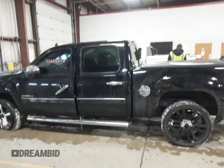 2011 GMC Sierra 1500 Denali z VIN 3GTP2XE2XBG128854, wystawiony jako IAAI lot #41606670 z przebiegiem 150 556 mil mil oraz . Historia ofert i sprzedaży dostępna na DreamBid. Obrazek 14.